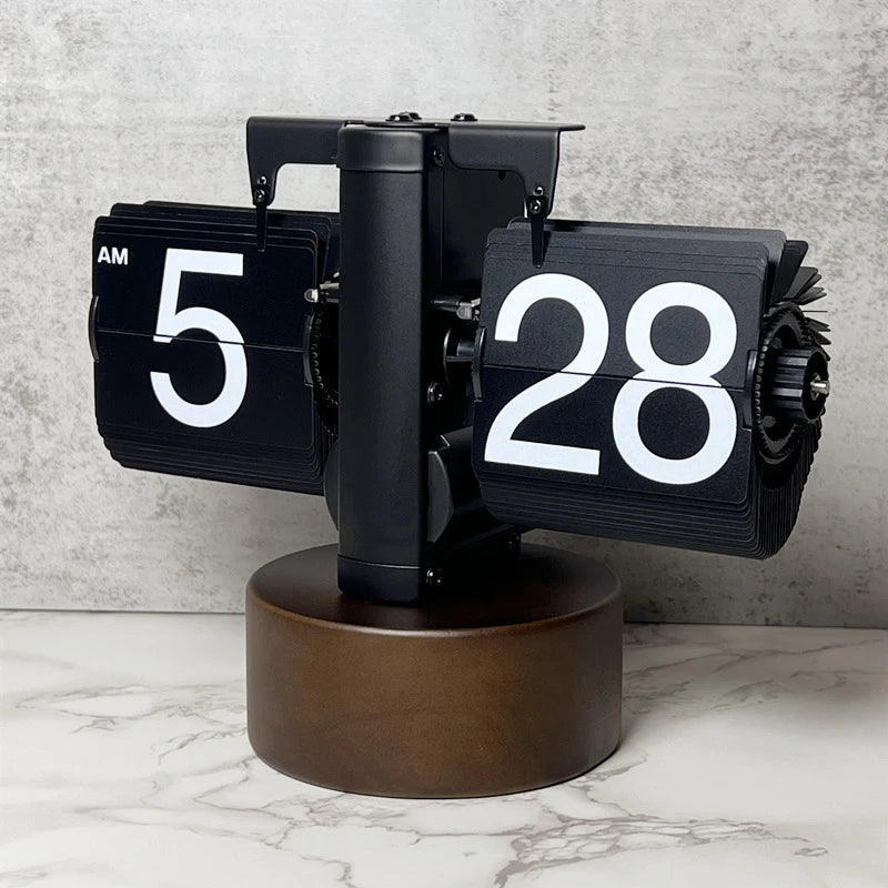 Retro Flip Table Clock – Auto Page Turning Desk Decor