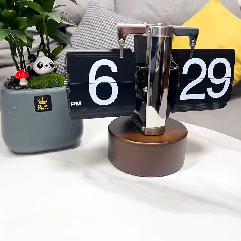 Retro Flip Table Clock – Auto Page Turning Desk Decor