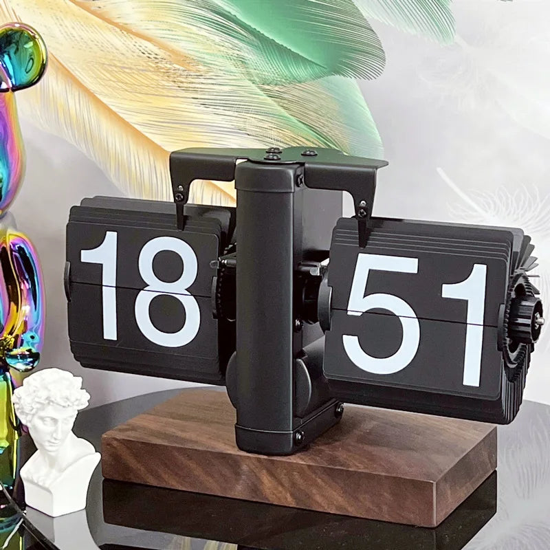 Retro Flip Table Clock – Auto Page Turning Desk Decor